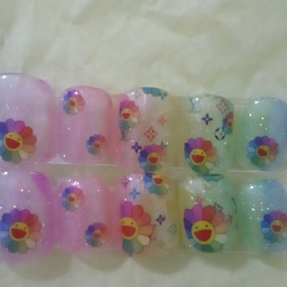 Rainbow sunflower 🌈🌻 - Picture 2 of 2